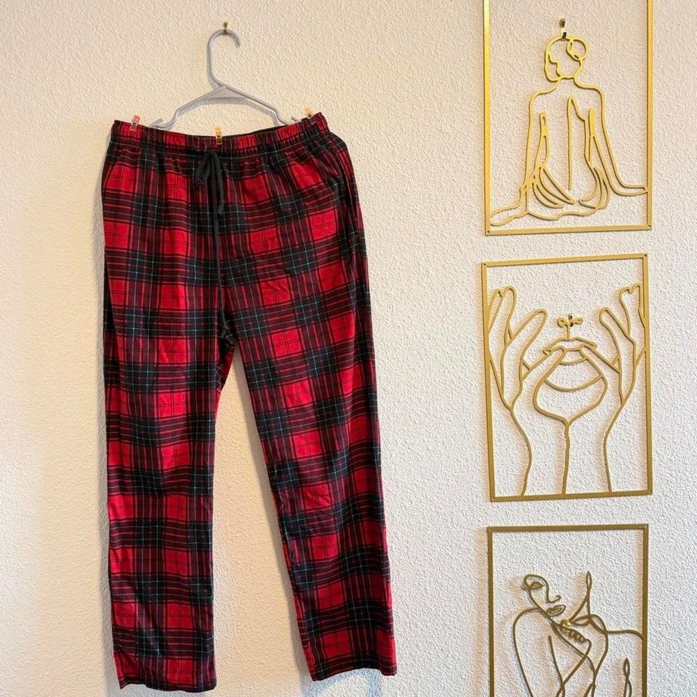 Nautica red/black plaid pajama pants in a M